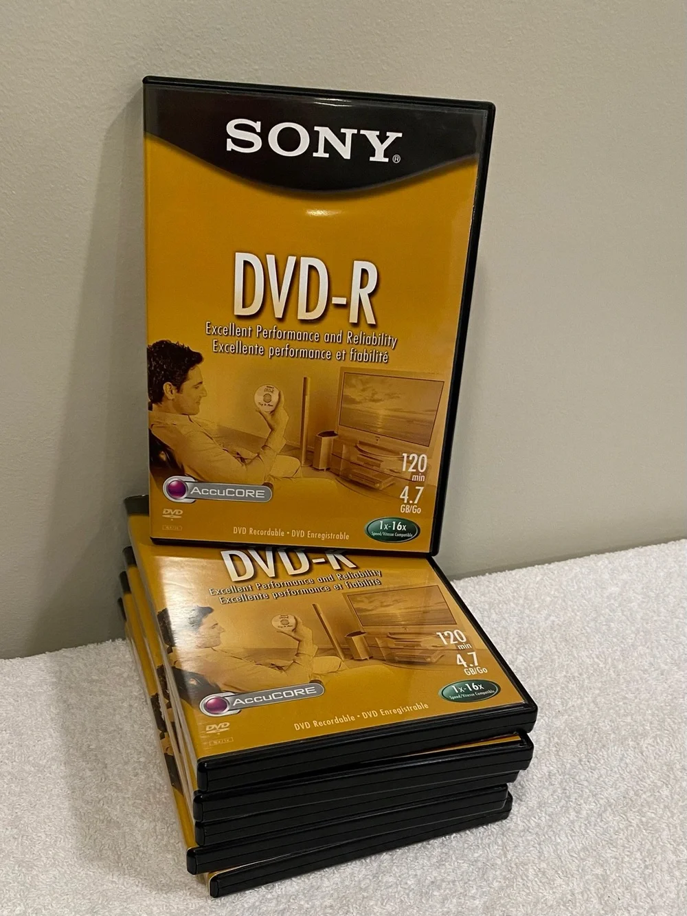 6- Sony DVD-R Recordable Discs in Gold and Black Packaging